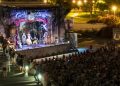 Torrent recibe una función gratuita de zarzuela de Les Arts Volant junto a la Torre