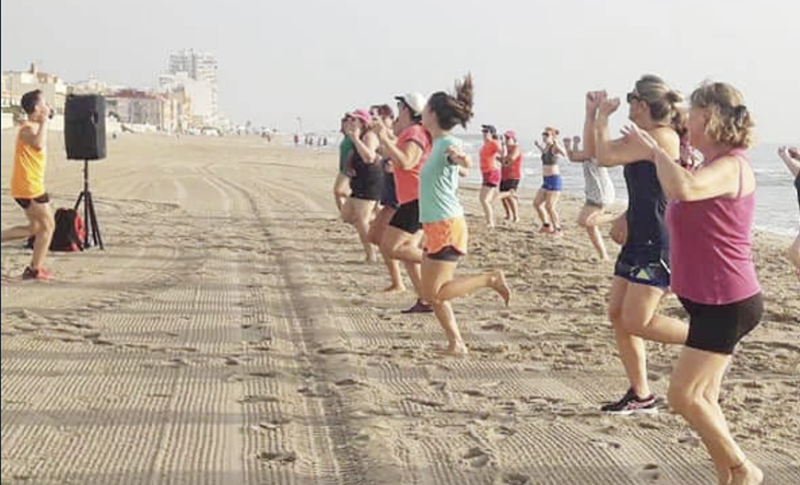 Sueca amplía su oferta estival con deporte en las playas y seis sesiones gratuitas de cine al aire libre