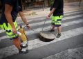 Torrent refuerza la desinsectación del alcantarillado para prevenir plagas durante el verano