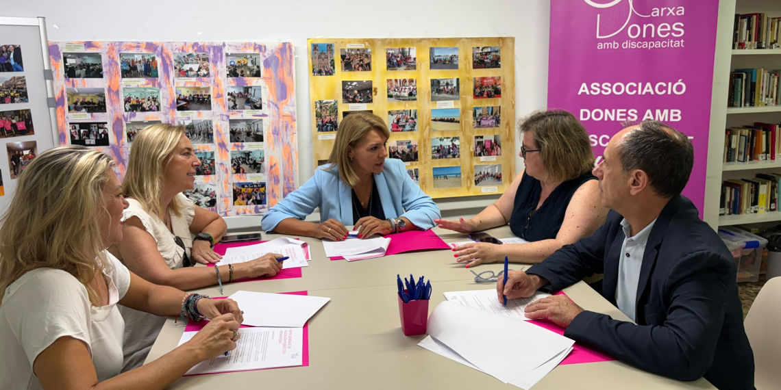 Camarero reivindica la inclusión laboral y social de las mujeres con discapacidad