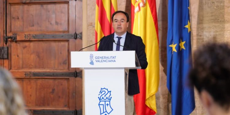 Pérez Llorca anuncia que la Generalitat activa una línea de ayudas para los vecinos afectados del incendio de La Vall d’Uxó