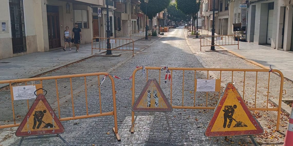 Sueca inicia las obras de reparación del pavimento en la calle Virgen María
