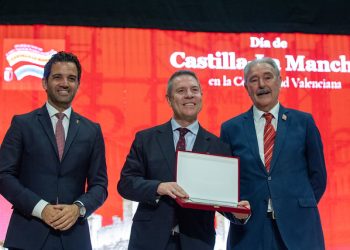 García-Page reivindica en Paterna la identidad compartida entre Castilla-La Mancha y la Comunitat