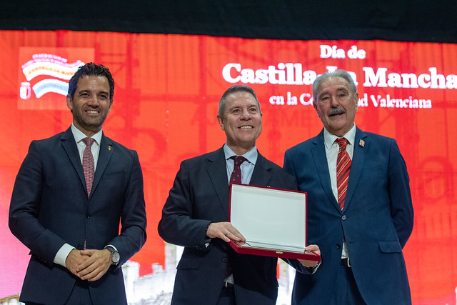 García-Page reivindica en Paterna la identidad compartida entre Castilla-La Mancha y la Comunitat