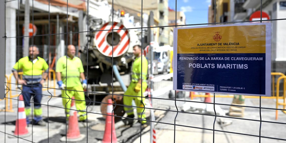 Valencia renueva la red de saneamiento de la calle Ernesto Anastasio