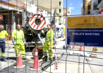 Valencia renueva la red de saneamiento de la calle Ernesto Anastasio