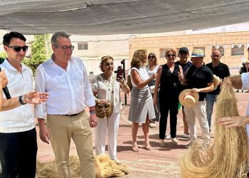 La Feria del Cáñamo de Callosa de Segura recibe la visita de Toni Pérez