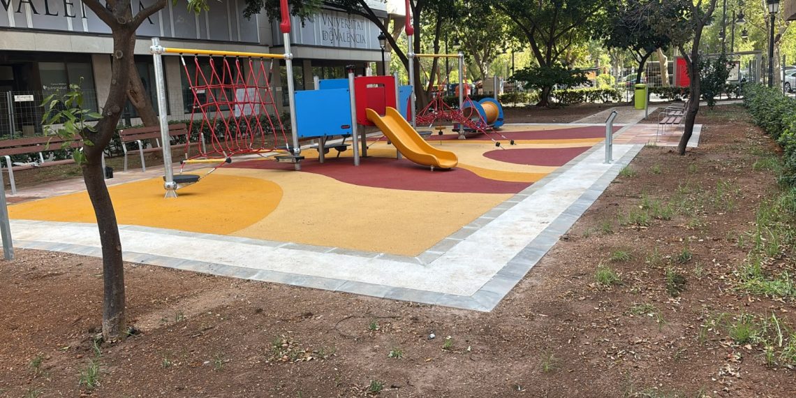 Valencia estrena un nuevo parque infantil en Exposició