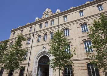 El Ayuntamiento consulta a la Asesoría Jurídica por las obras de la calle Encarna Albarracín