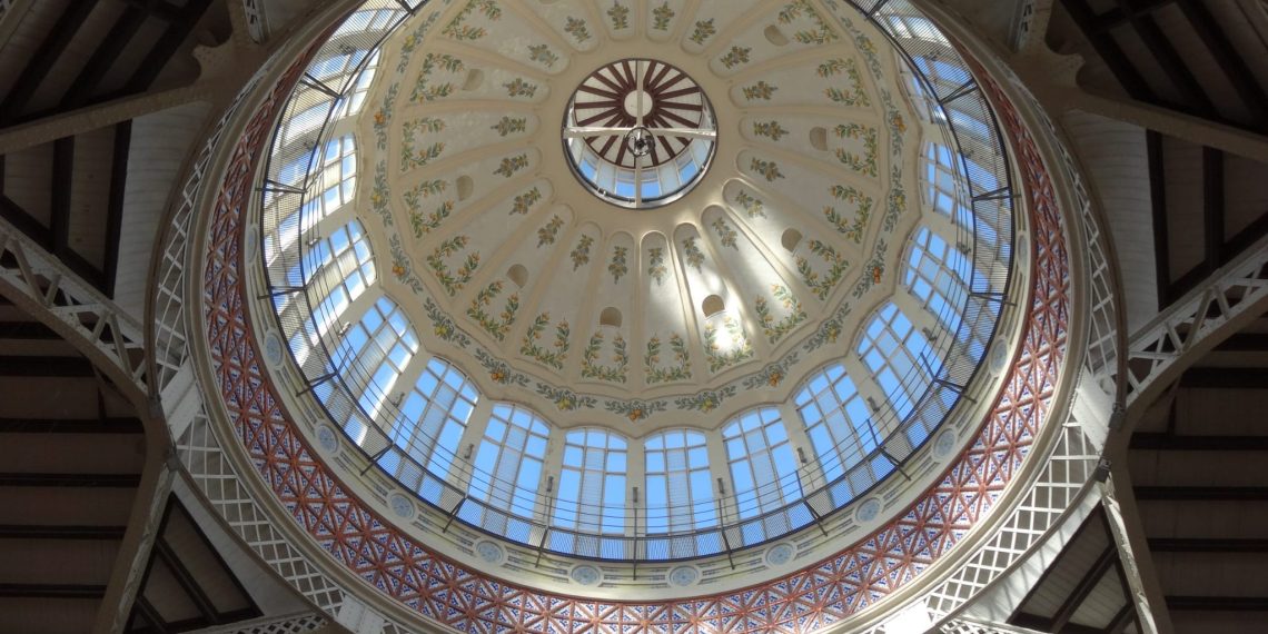 Valencia encarga el proyecto para reparar la cubierta del Mercat Central