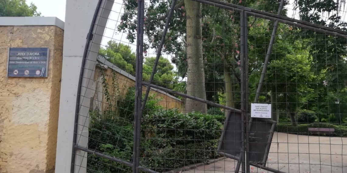 Valencia cierra parques y jardines ante la alerta naranja