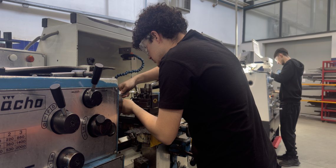Educación logra 4.765 plazas de formación en empresas durante el curso 2025-2026