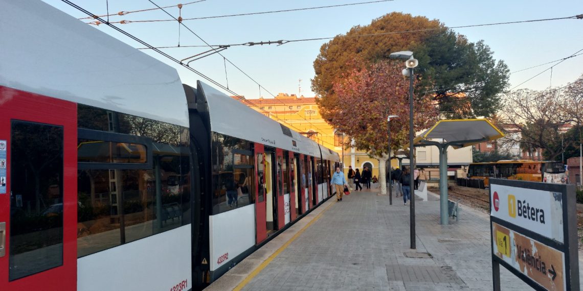 Metrovalencia refuerza la Línea 1 durante las madrugadas de las fiestas de Bétera
