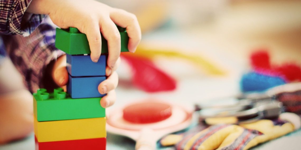Elche tramita 120 títulos de familia numerosa con apoyo de funcionarios