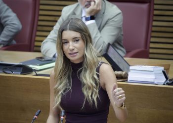 Candela Anglés recuerda que el Botànic dejó jóvenes fuera del Bono Alquiler