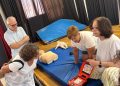 Casas Bajas forma a 30 vecinos en el uso de desfibriladores para actuar ante una parada cardiaca