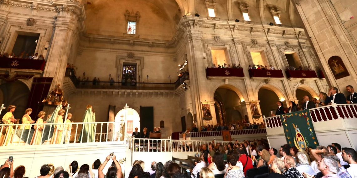 Toni Pérez reafirma el respaldo de la Diputación al Misteri D’elig y a la Basílica de Santa María
