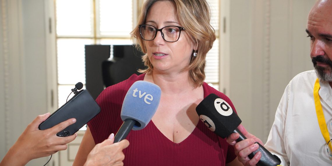 Laura Chulià: “Hay dos formas de gestionar una crisis: a distancia como Pedro Sánchez, o a pie de calle como el Consell de Pérez Llorca”