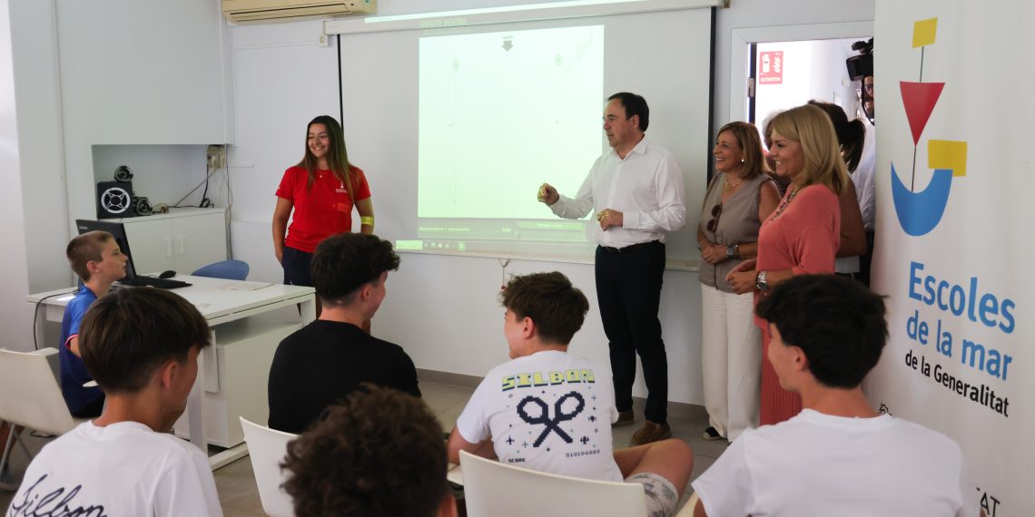 Pérez Llorca señala que las ayudas de la Generalitat a las entidades juveniles benefician a 120.000 jóvenes al año