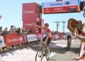 Enric Mas se impone en Aitana y refuerza su liderato en La Vuelta 2026