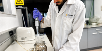 Ivace+i financia una técnica con bacterias y fagos para degradar bioplásticos