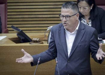 González de Zárate: “Puente se ríe de los valencianos al presentar como solución trenes viejos para unas Cercanías abandonadas”