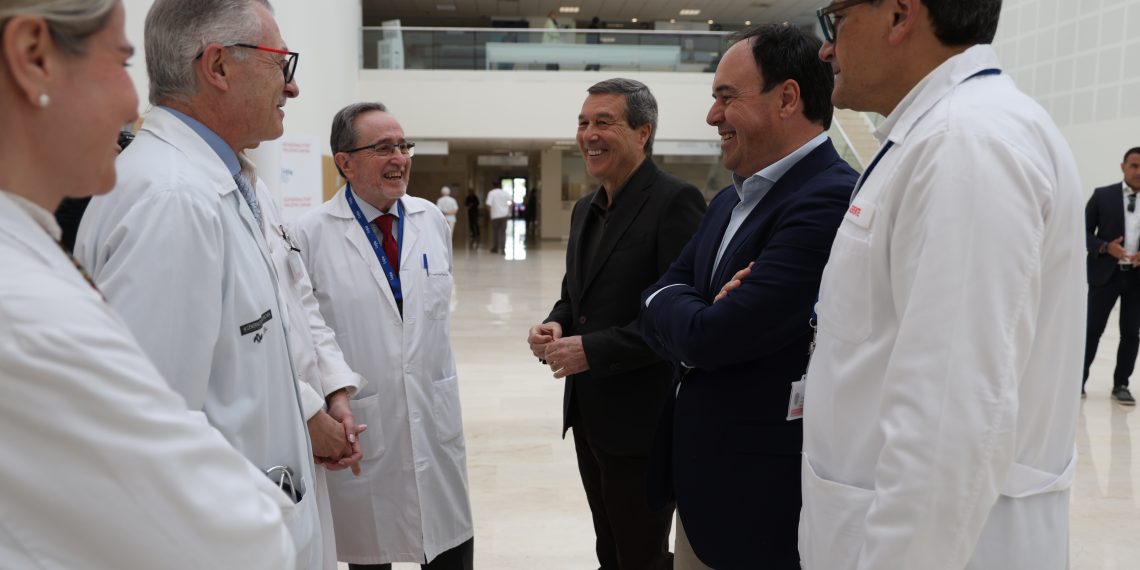 Pérez Llorca destaca la creación de más de 3.600 plazas en la sanidad pública valenciana en tres años