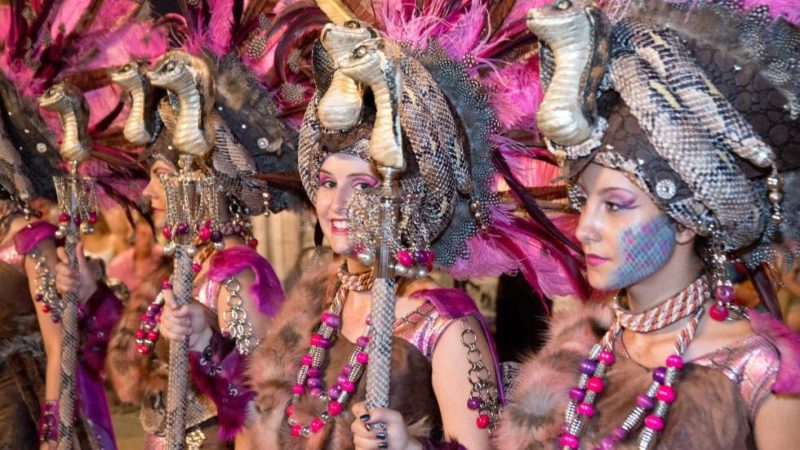 La Generalitat reconoce como Fiestas de Interés Turístico Provincial los Moros y Cristianos de Almoradí y Albatera