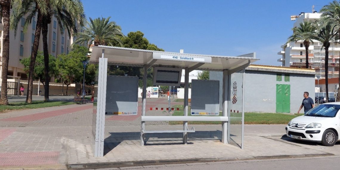 La línea 112A de Metrobús estrena una parada más céntrica en la playa de La Pobla de Farnals