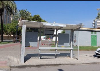 La línea 112A de Metrobús estrena una parada más céntrica en la playa de La Pobla de Farnals