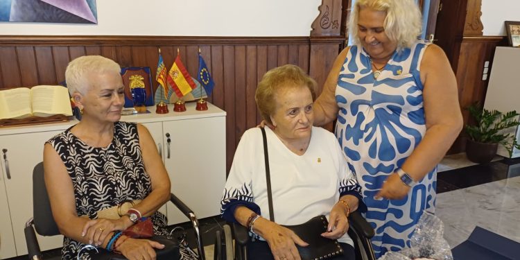 Amparo Vives celebra sus 100 años en el Ayuntamiento de Valencia