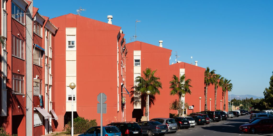 La Generalitat bonifica el alquiler a cerca de 2.000 familias residentes en viviendas públicas