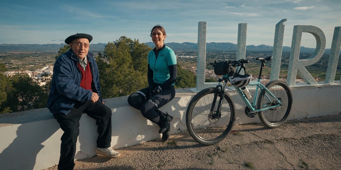 ‘Valencians sobre rodes’ recorre La Serranía siguiendo el curso del Turia hasta l’Albufera