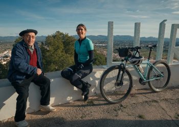 ‘Valencians sobre rodes’ recorre La Serranía siguiendo el curso del Turia hasta l’Albufera