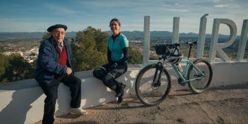 ‘Valencians sobre rodes’ recorre La Serranía siguiendo el curso del Turia hasta l’Albufera