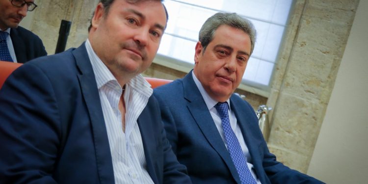 JM Llanos (VOX) ha calificado de “timo y de chiste” los trenes de cercanías para la Comunidad Valenciana del Gobierno Central, algunos llevan ya 20 años de servicio