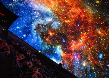 El Hemisfèric apura las últimas sesiones de su planetario de verano