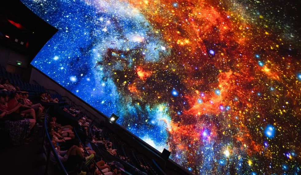 El Hemisfèric apura las últimas sesiones de su planetario de verano