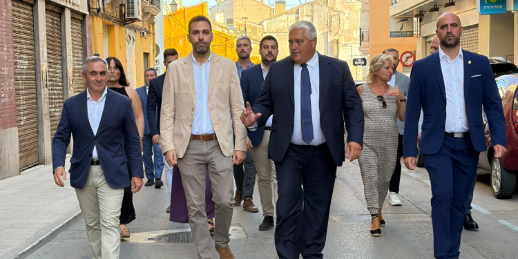 Barrachina subraya que el viñedo es un aliado fundamental contra la despoblación y la prevención de incendios