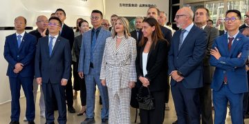 La Generalitat ofrece a Geely y Unitree replicar el modelo valenciano de FP