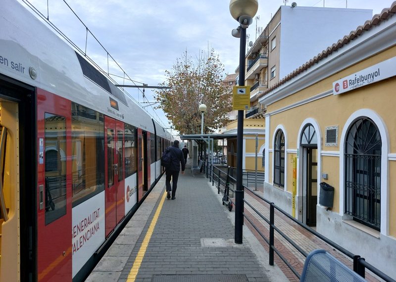 Metrovalencia amplía el servicio de la Línea 3 durante toda la noche del viernes con motivo de la Noche de los Disfraces de Rafelbunyol