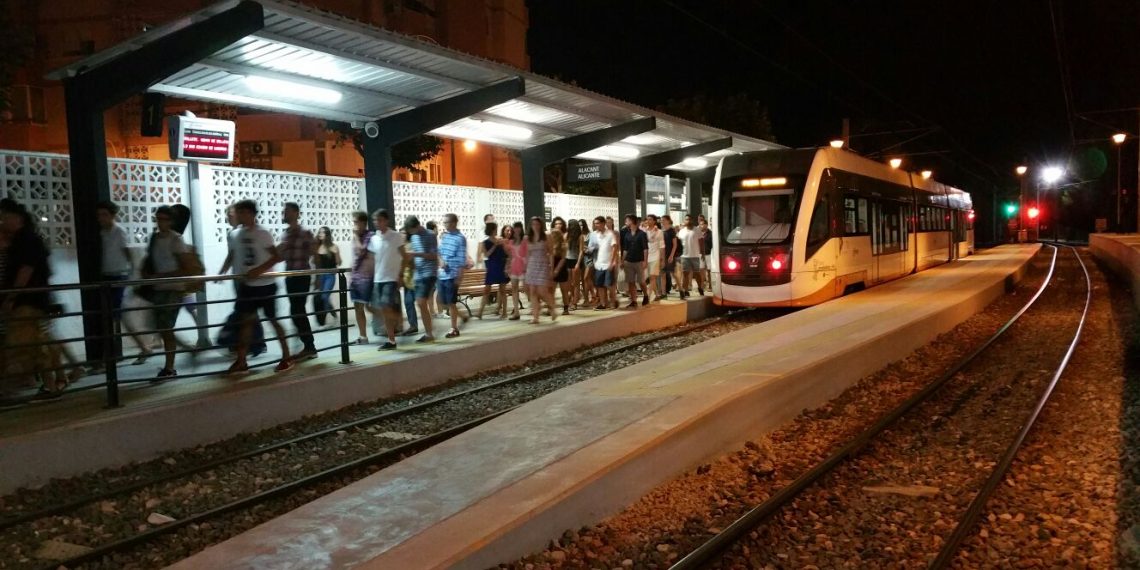 El Tramnochador de TRAM d’Alacant supera los 137.000 viajeros este verano