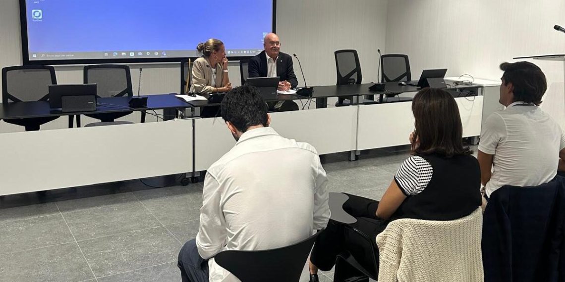 La Generalitat anima a la UJI a impulsar el coche compartido entre estudiantes y trabajadores