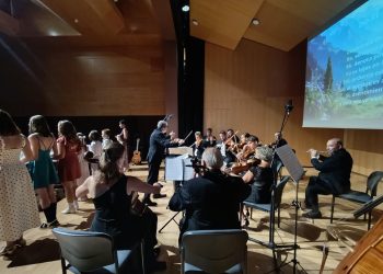 La Casanovas Orquesta llena La Lonja de Orihuela con ‘Sonrisas y lágrimas’