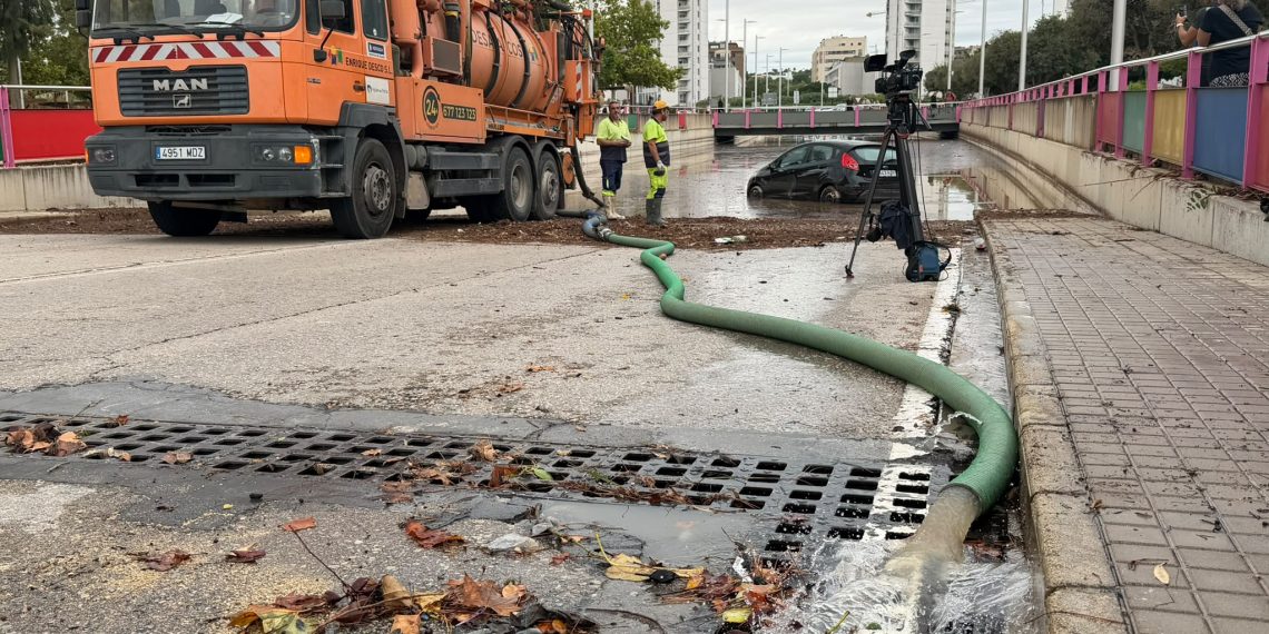Torrent intensifica el achique de agua en el túnel de Parc Central para recuperar la normalidad lo antes posible