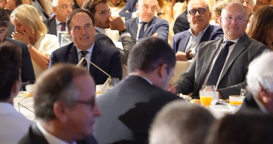Pérez Llorca respalda a Vivas y acusa al Gobierno de actuar tarde ante la crisis migratoria de Ceuta