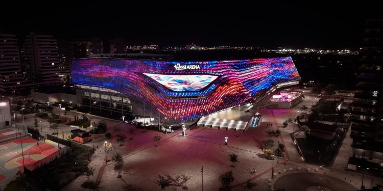 Roig Arena renueva sus creaciones audiovisuales con un espectáculo de luz y arte digital que rinde homenaje a Valencia
