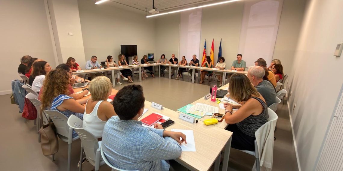 La Generalitat avanza hacia la jornada laboral de 35 horas para 21.200 empleados públicos