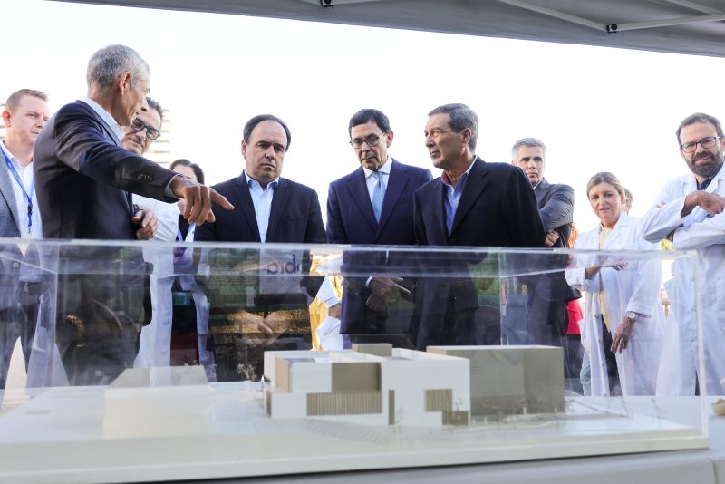 Pérez Llorca anuncia que la Unidad de Protonterapia del Hospital La Fe comenzará a funcionar antes de que acabe 2027