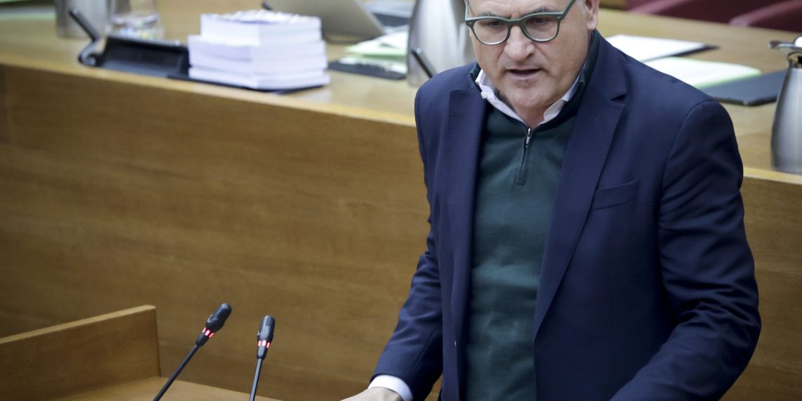 González de Zárate: “Óscar Puente pasa de los trenes de segunda mano a condenarnos a unas vías y ferrocarriles del siglo pasado”